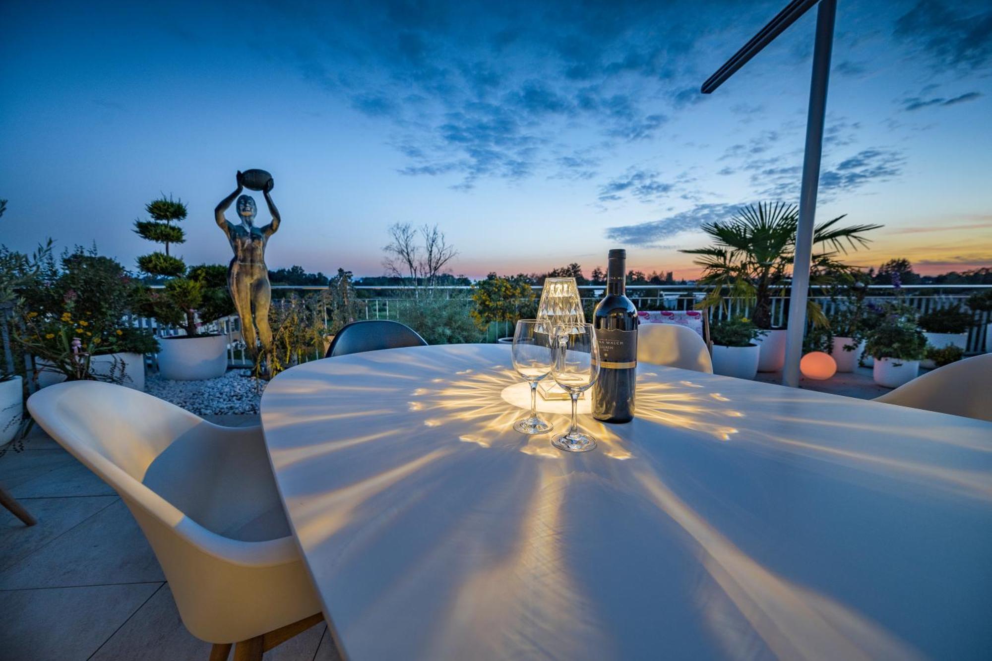 Living Timeless- Design Meets Style Bodensee Mit 2 Parkplaetzen, 40qm Terrasse Fuer Bis Zu 6 Personen Apartment